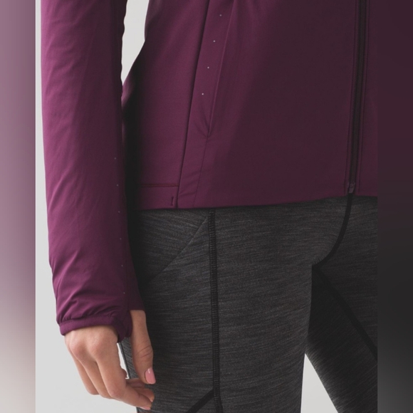 Lululemon Run For Cold Jacket Primaloft Reflective Plum Size 6 Pre-owned - Picture 7 of 13